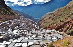 vista de las miles de pozas de las Salinas de Maras