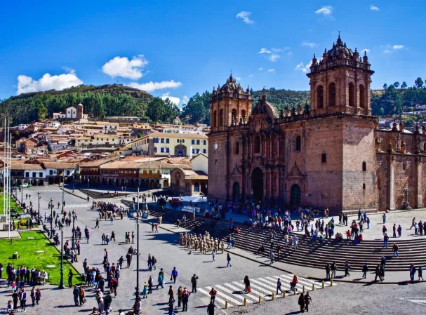 Fachada de la Catedral del Cusco, una de las principales iglesias coloniales de Cusco