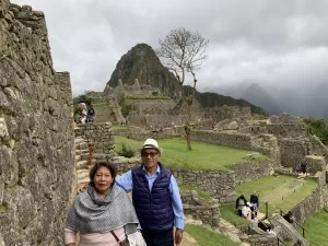 Machu Picchu en enero con niebla matinal